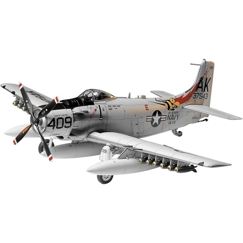 Tamiya 1:48 Douglas A-1H Skyraider U.S. Navy