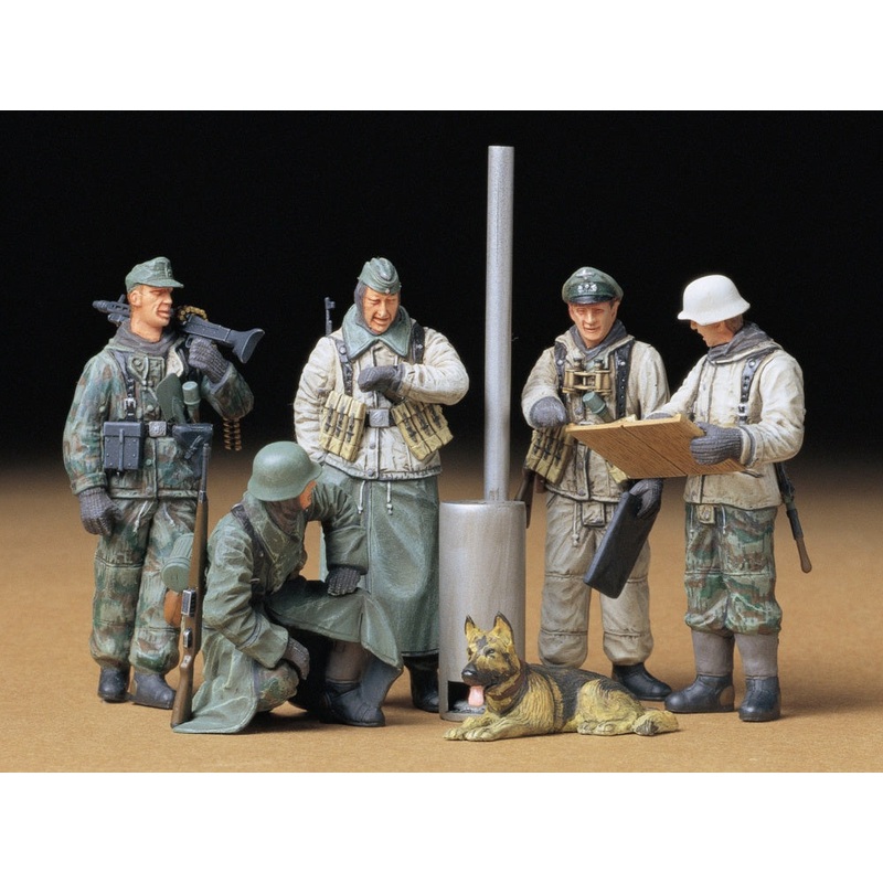 Tamiya 1:35 German Soldiers At Field Briefing
