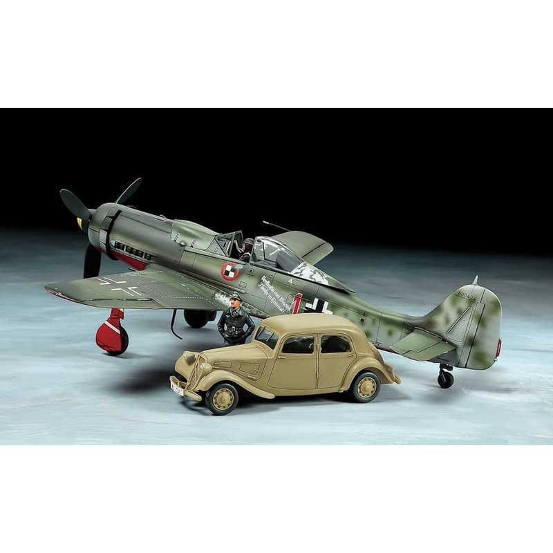 Tamiya 1:48 Focke-Wulf FW190 D-9 JV44 & Citroen Traction