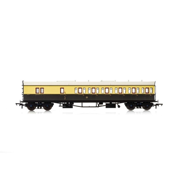 Hornby R4877 GWR  Collett 57′ Bow Ended D98 Six Compartment Brake Third (Right Hand)  4972 – Era 3