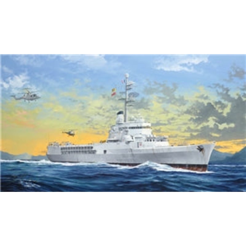 TRUMPETER 05635 French Navy Jeanne d’Arc 2008 Helicopter Cruiser Ship  1/350 SCALE