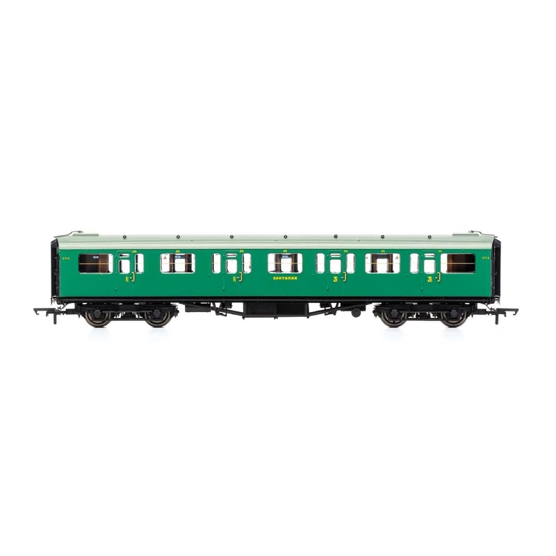 Hornby R4882A SR  Bulleid 59′ Corridor Composite  5719 – Era 3
