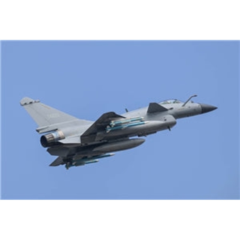 TRUMPETER 01698 Chinese Air Force PLAAF J-10C Vigorous Dragon Combat Aircraft  1/72 SCALE