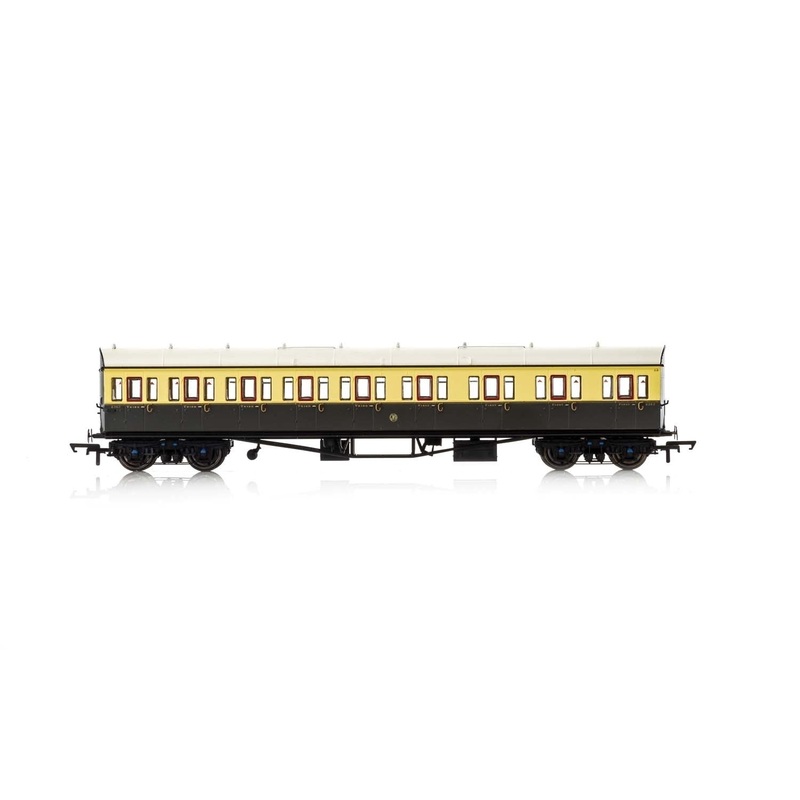 Hornby R4875 GWR  Collett 57′ Bow Ended E131 Nine Compartment Composite (Right Hand)  6362 – Era 3