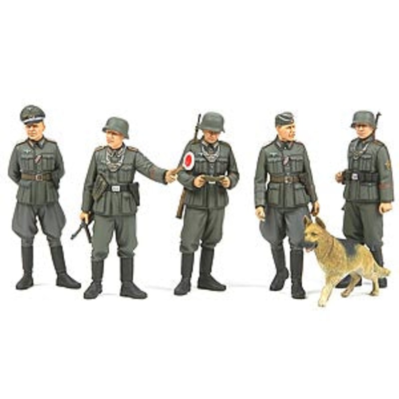 TAMIYA 35320 WWII GERMAN FIELD MILITARY POLICE SET 1/35 SCALE