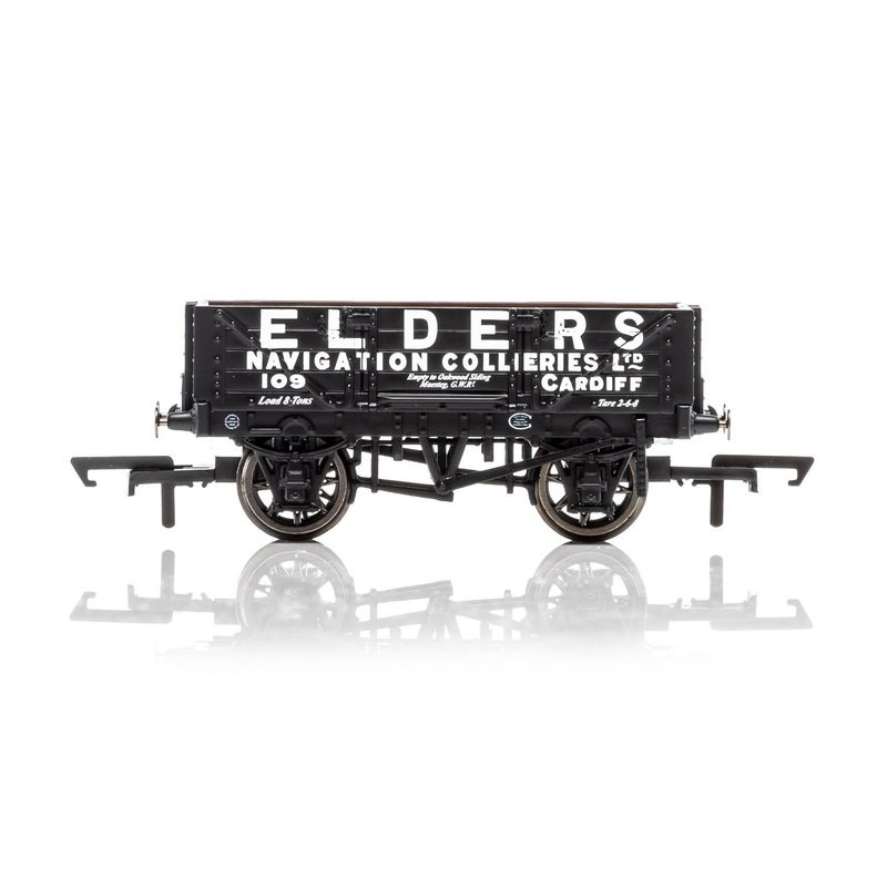 Hornby R6863 4 Plank Wagon  Elders 109 – Era 3