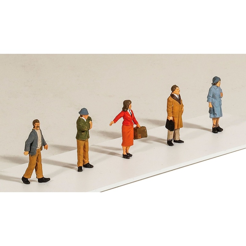 PECO MODELSCENE 5302 STANDING PEOPLE  OO SCALE FIGURES