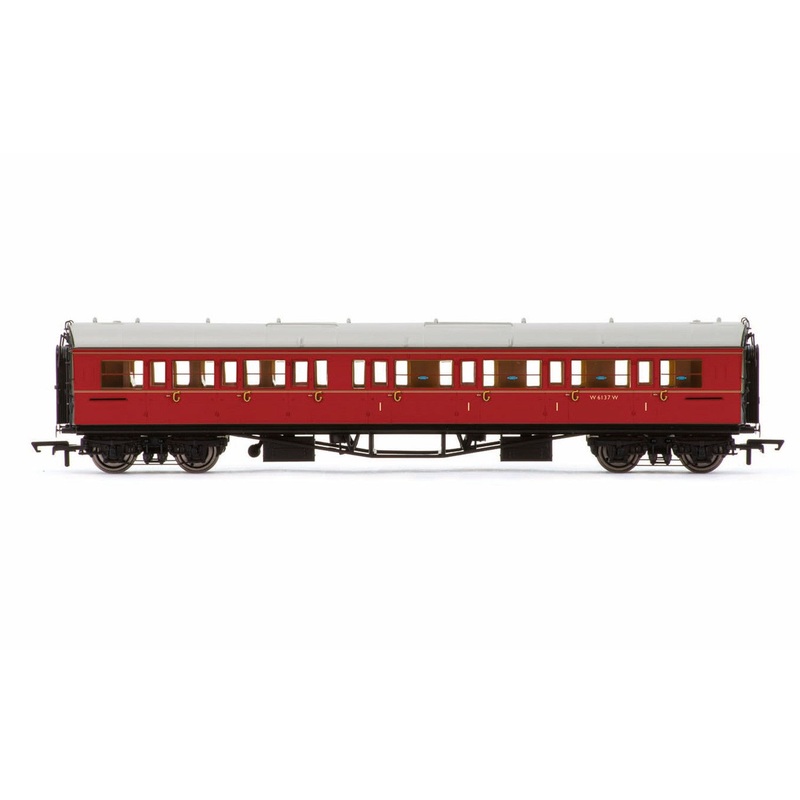 Hornby R4767 BR  Collett ‘Bow-Ended’ Corridor Composite (Right Hand)  W6137W – Era 5