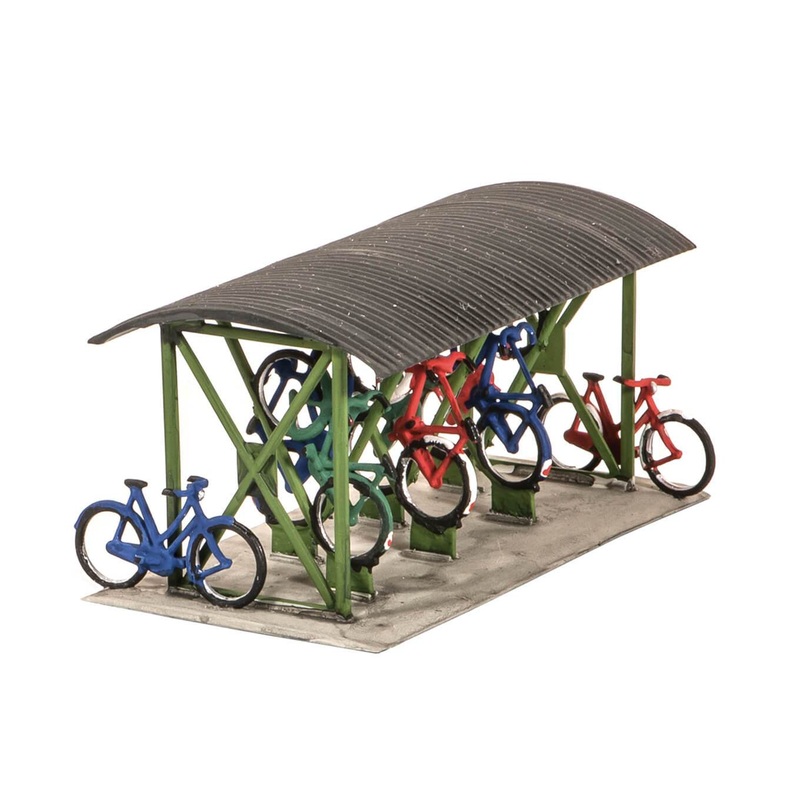 WILLS SS23 BICYCLE SHED AND BICYCLES